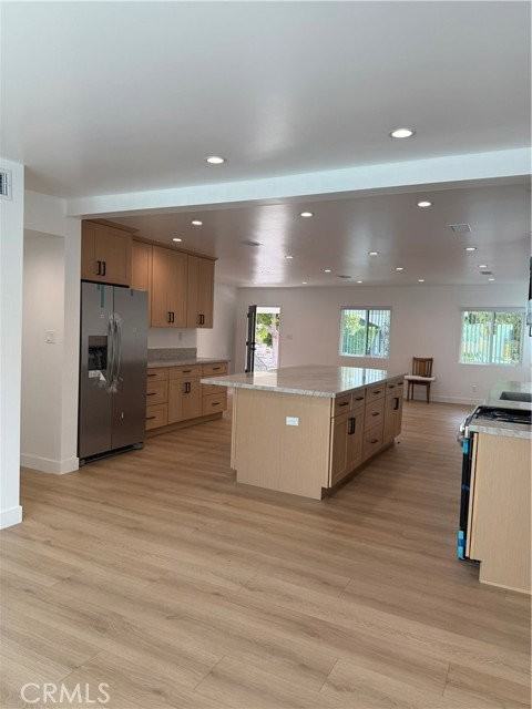 5747 Bianca Ave - Photo 6 of 6