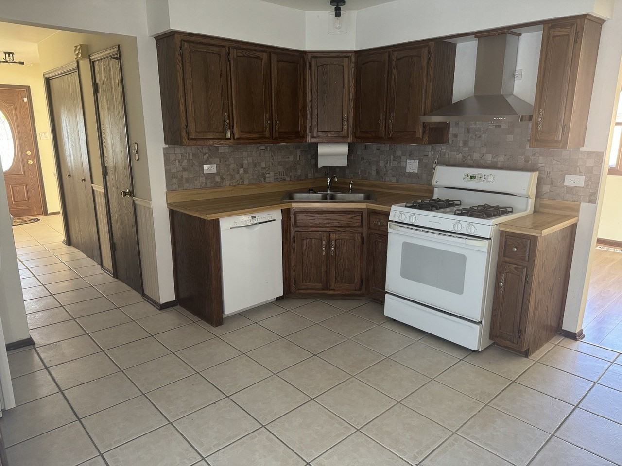 8124 167th Pl - Photo 3 of 17