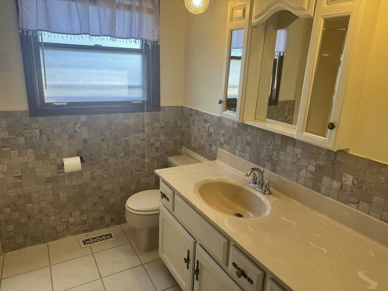 8124 167th Pl - Photo 6 of 17