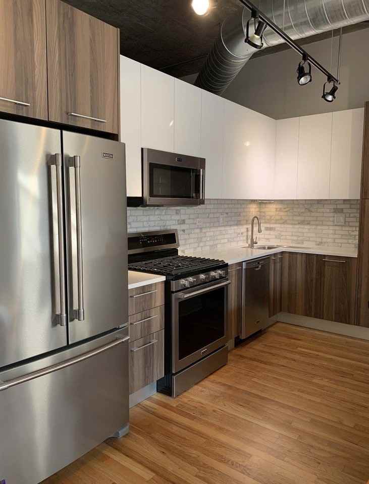 900 N Kingsbury St #1011 - Photo 3 of 13