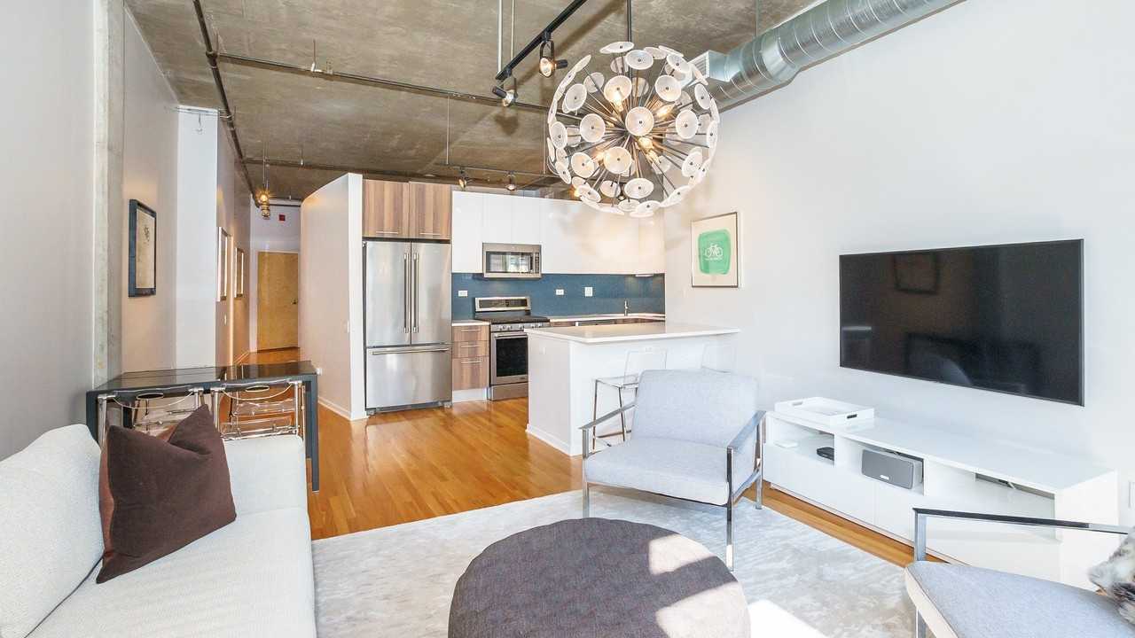 900 N Kingsbury St #1011 - Photo 4 of 13