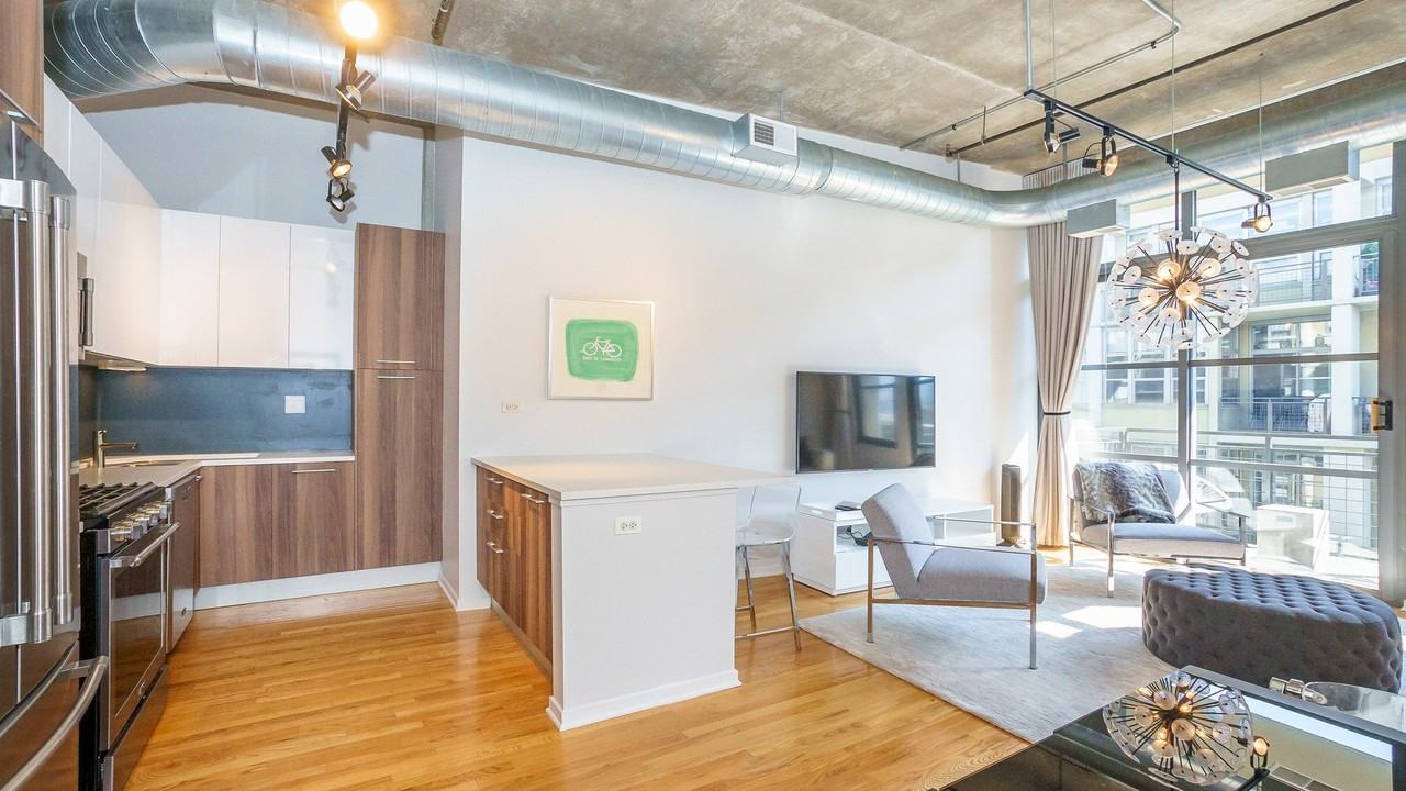 900 N Kingsbury St #1011 - Photo 5 of 13