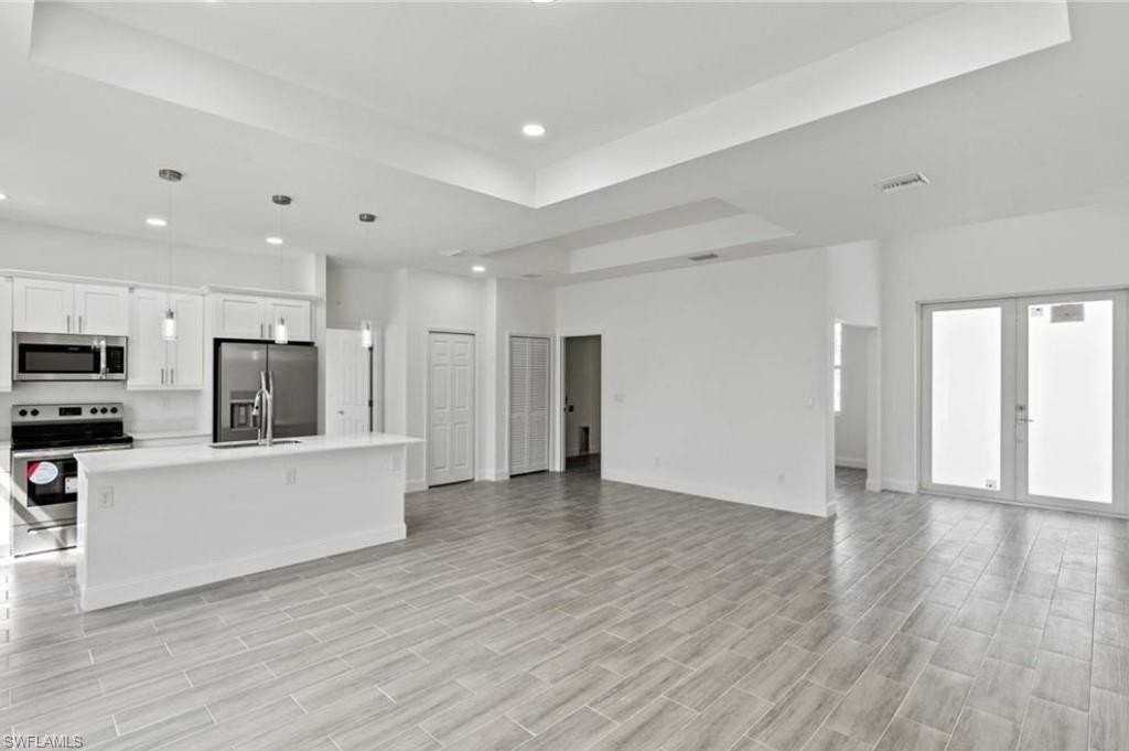 1701 Churchill Ave - Photo 3 of 29