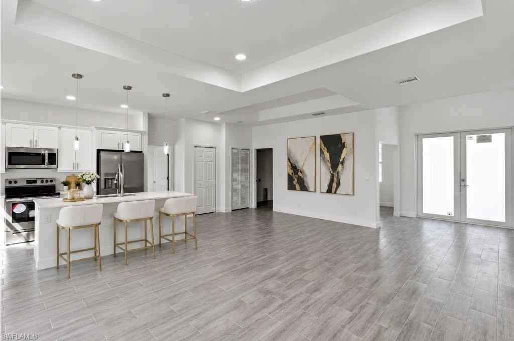 1701 Churchill Ave - Photo 4 of 29
