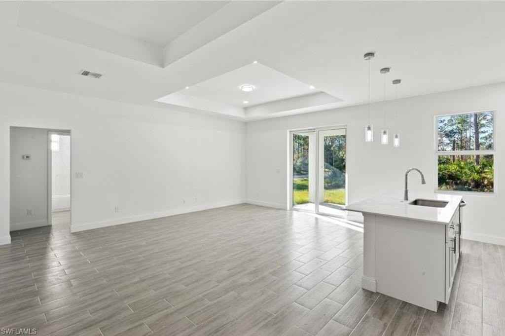 1701 Churchill Ave - Photo 5 of 29