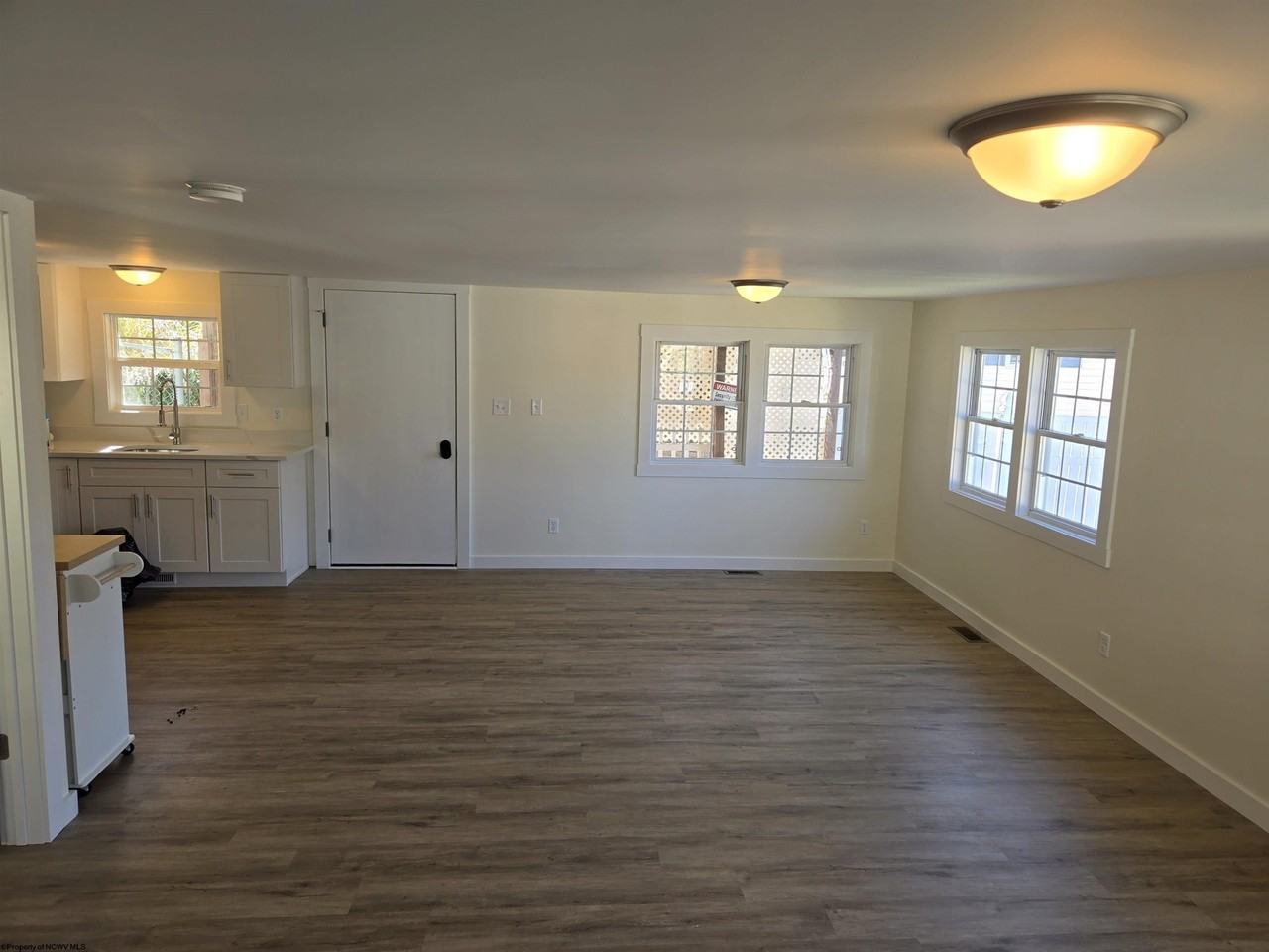 445 Center St - Photo 5 of 22