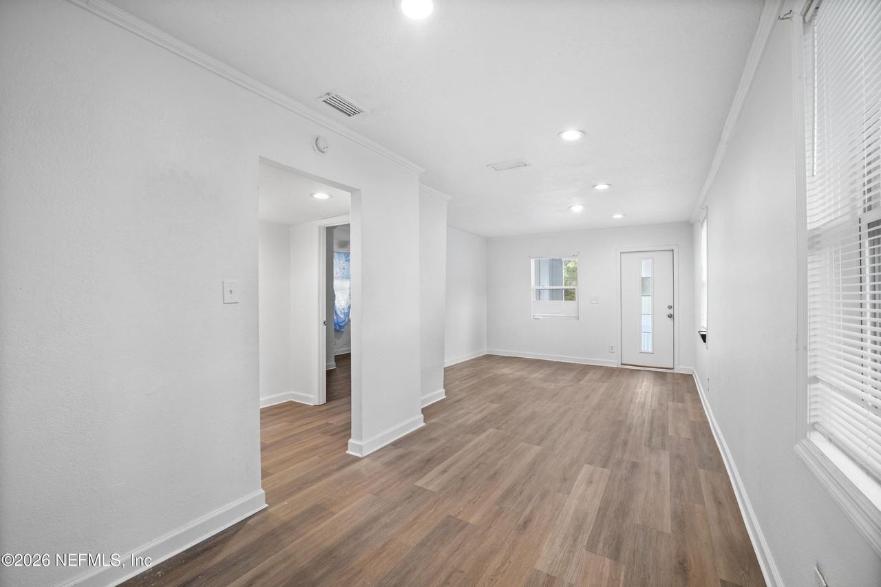 7112 Southland St - Photo 3 of 30