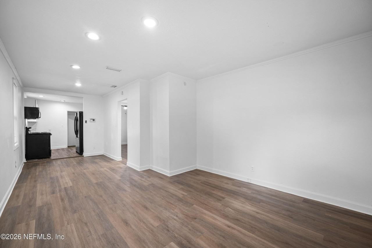7112 Southland St - Photo 5 of 30