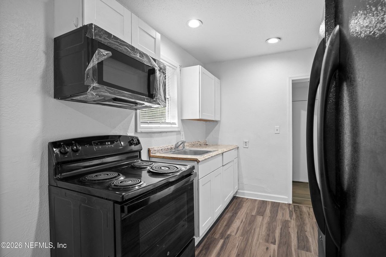 7112 Southland St - Photo 6 of 30