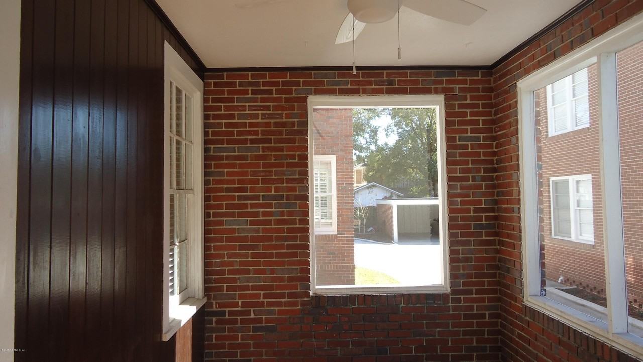 2824 Herschel St - Photo 3 of 17