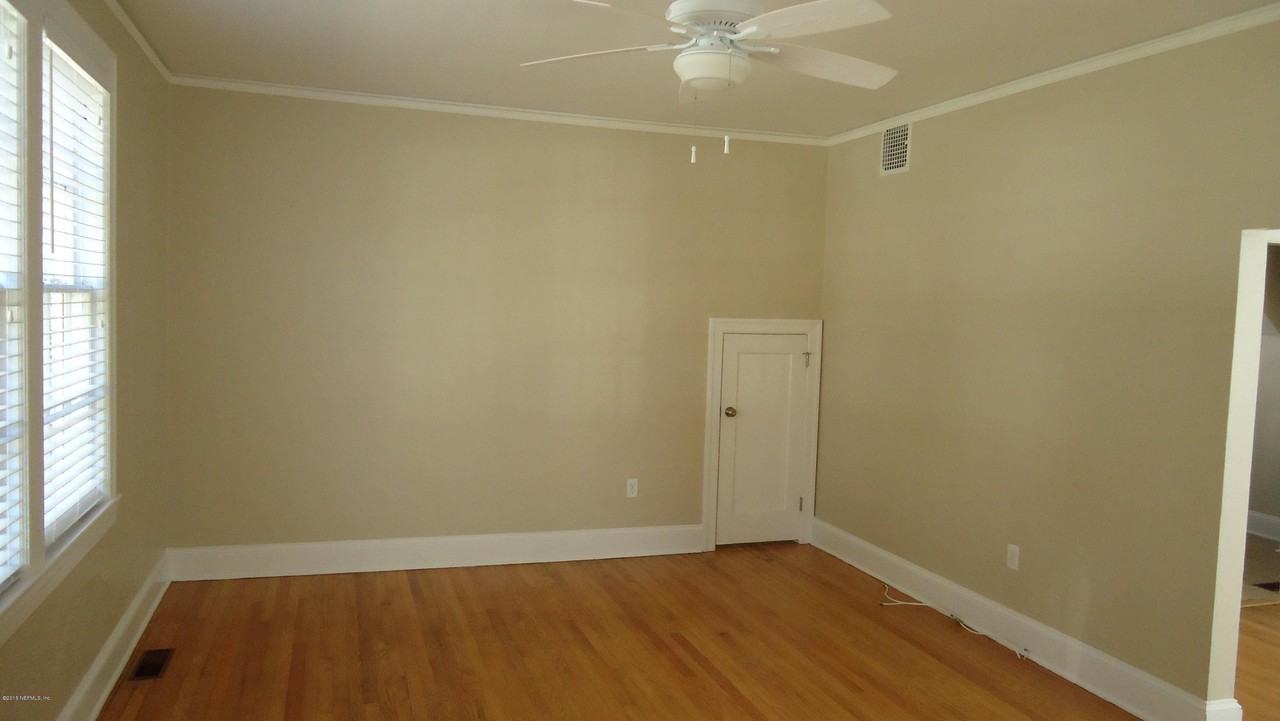 2824 Herschel St - Photo 4 of 17