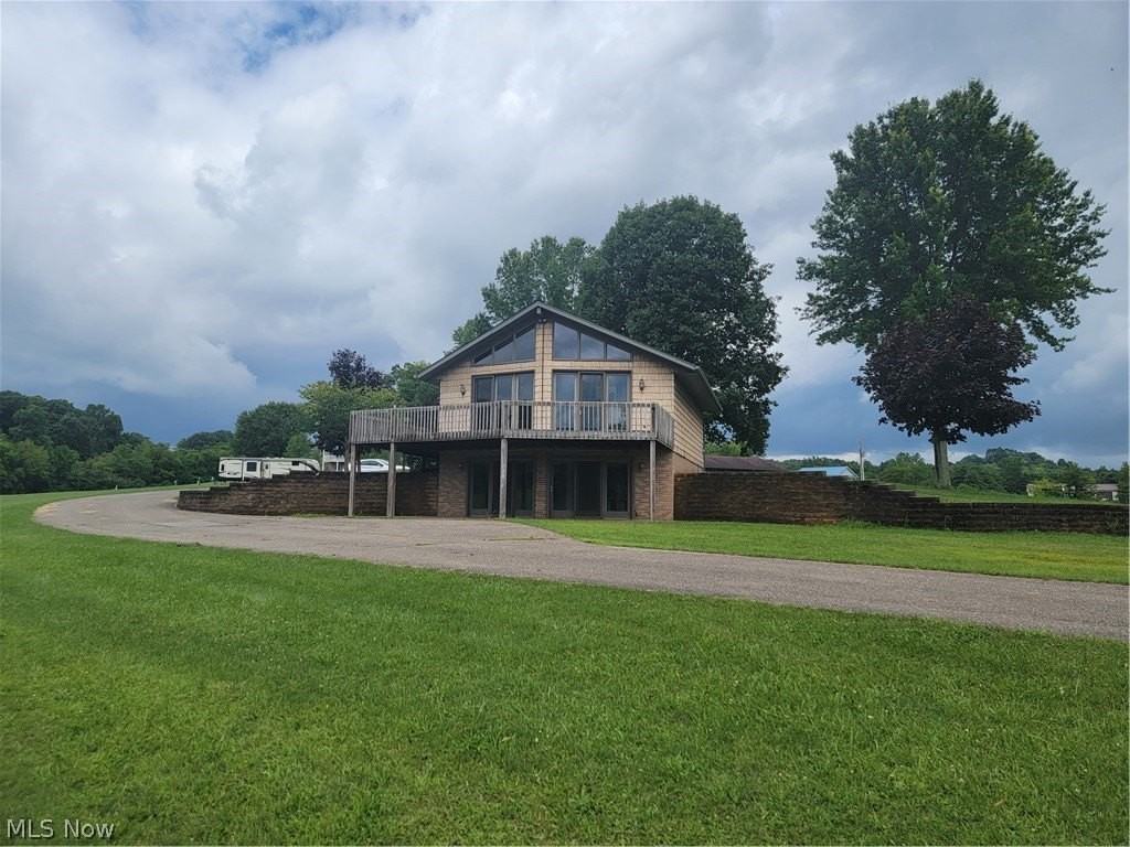 56266 Lakeview Dr - Photo 2 of 16