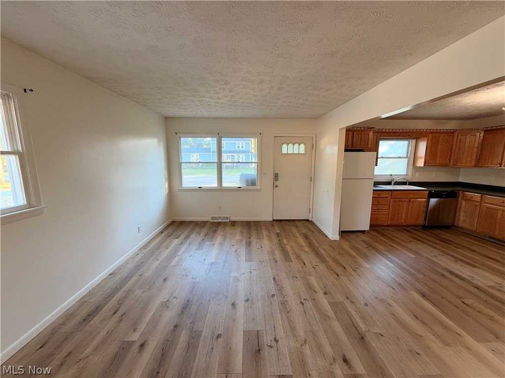1154 Bradford St Nw - Photo 4 of 18