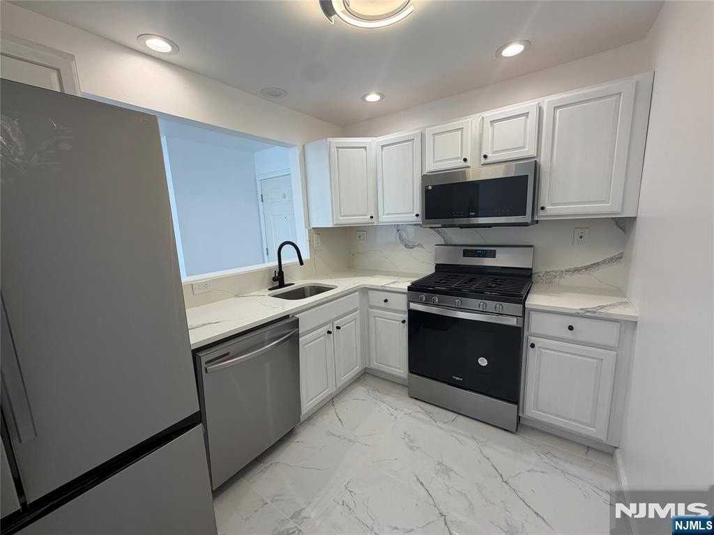 131 Clinton Pl #214 - Photo 5 of 18