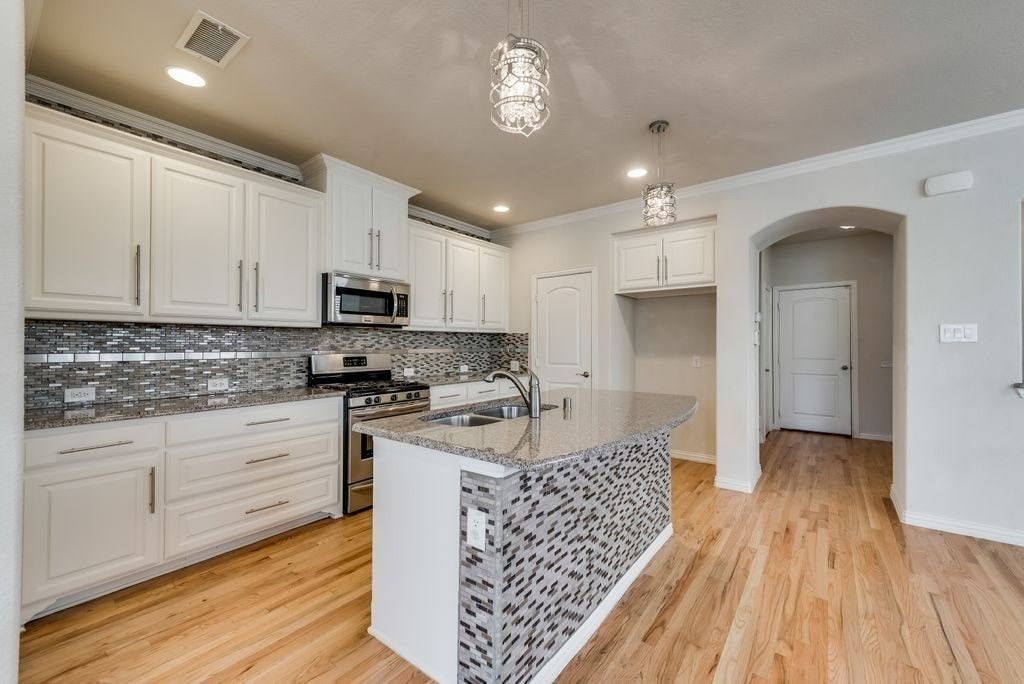 636 S Greenville Ave - Photo 4 of 17