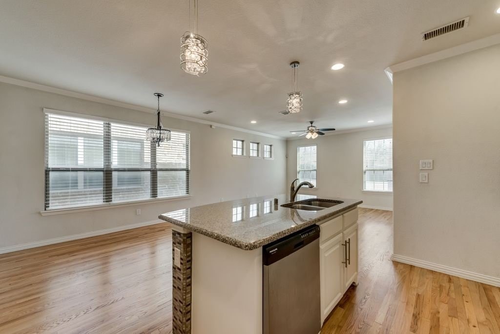 636 S Greenville Ave - Photo 5 of 17