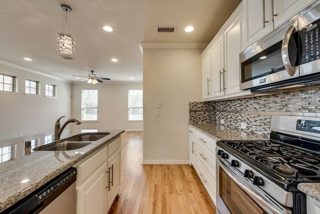 636 S Greenville Ave - Photo 6 of 17