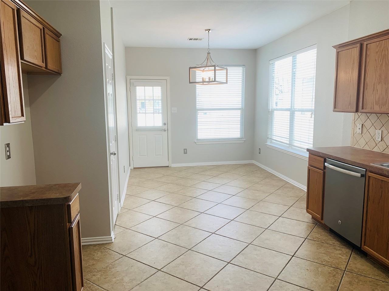 9817 Birch Dr - Photo 3 of 17