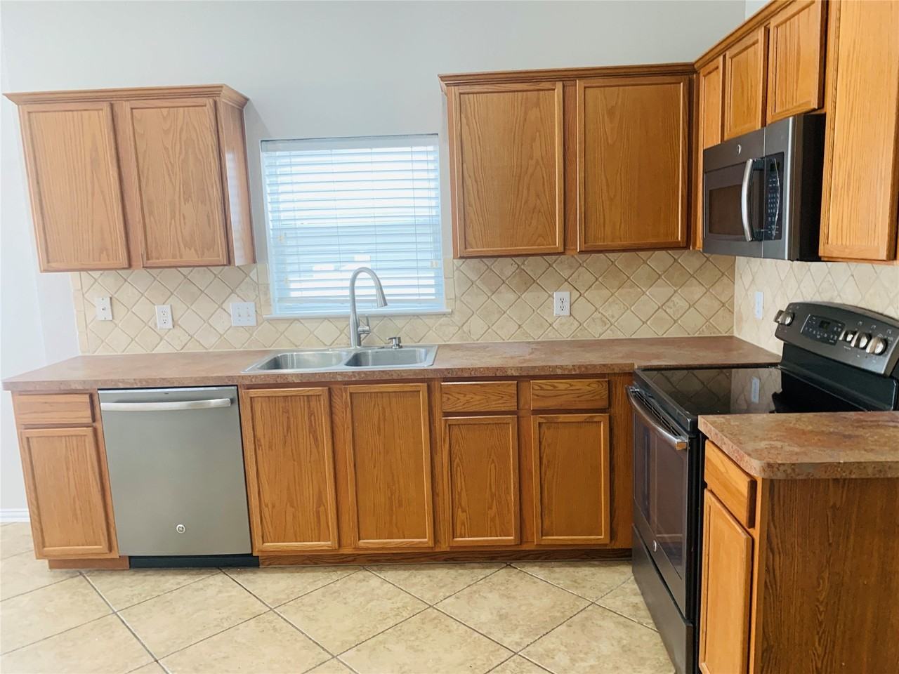 9817 Birch Dr - Photo 4 of 17
