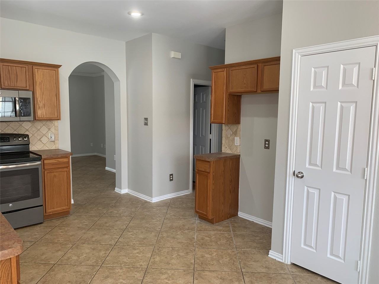 9817 Birch Dr - Photo 5 of 17