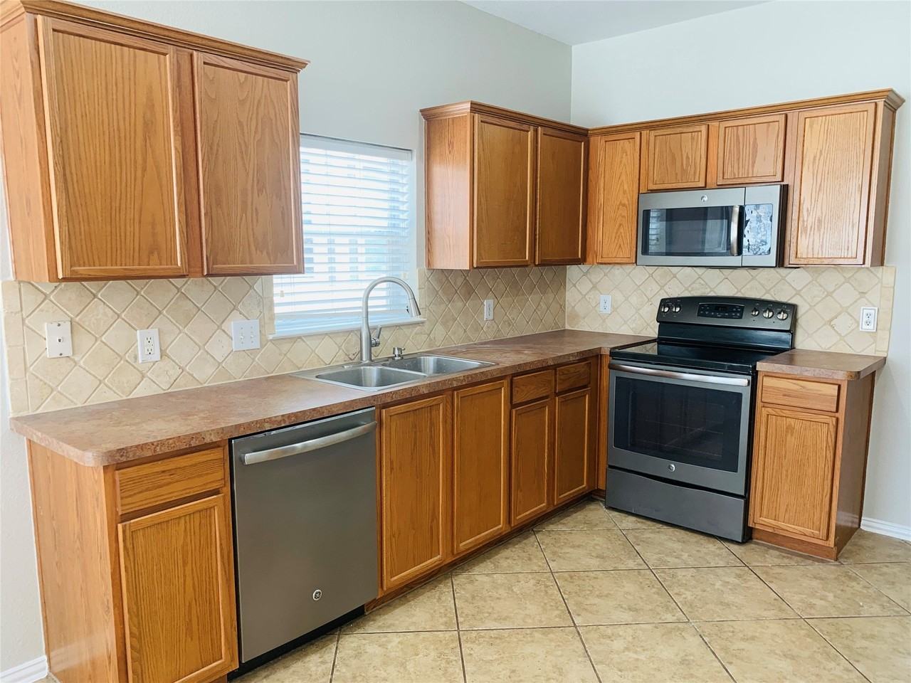 9817 Birch Dr - Photo 6 of 17