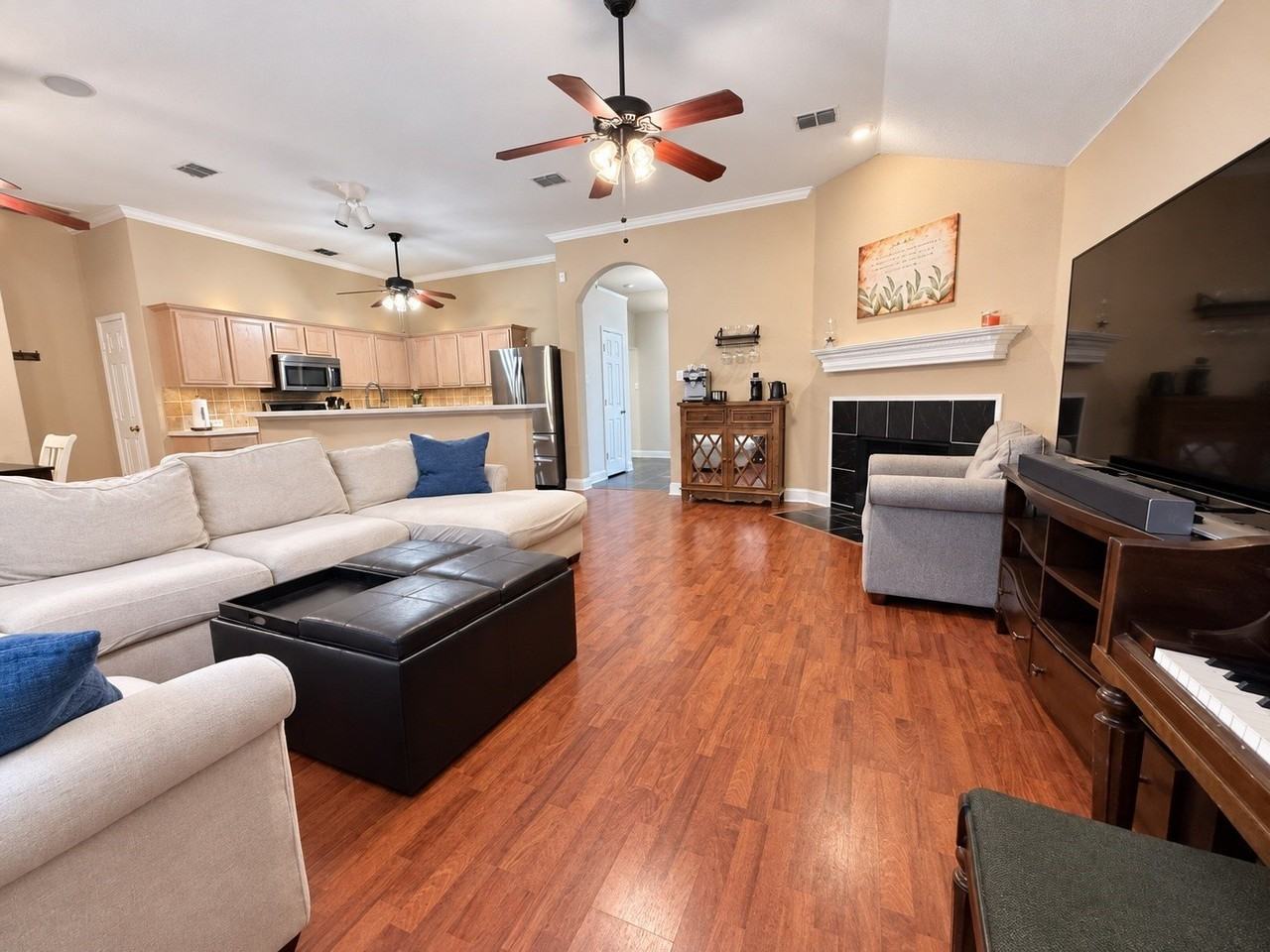 6252 Dark Forest Dr - Photo 3 of 26