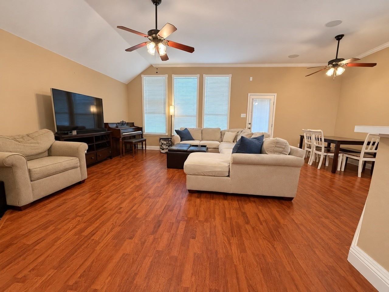 6252 Dark Forest Dr - Photo 4 of 26