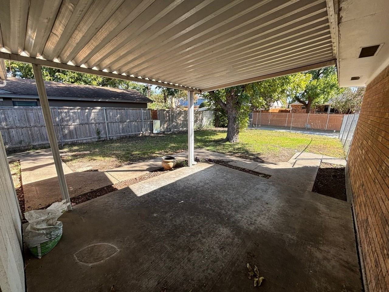 1814 Bardfield Ave - Photo 3 of 26