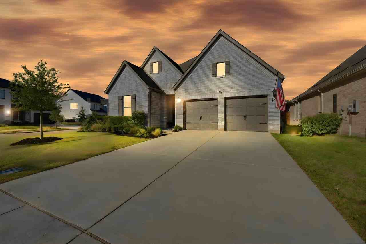 1221 Raftel Rd - Photo 2 of 33