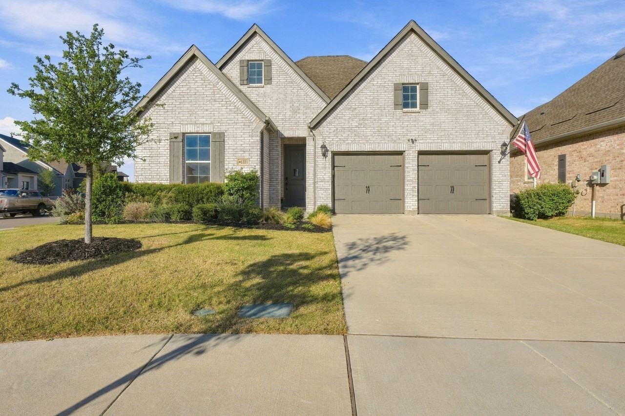 1221 Raftel Rd - Photo 3 of 33