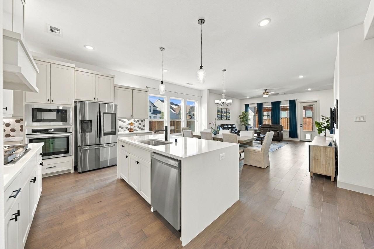 1221 Raftel Rd - Photo 5 of 33