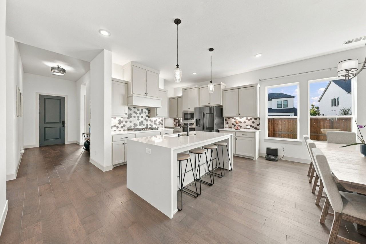 1221 Raftel Rd - Photo 6 of 33
