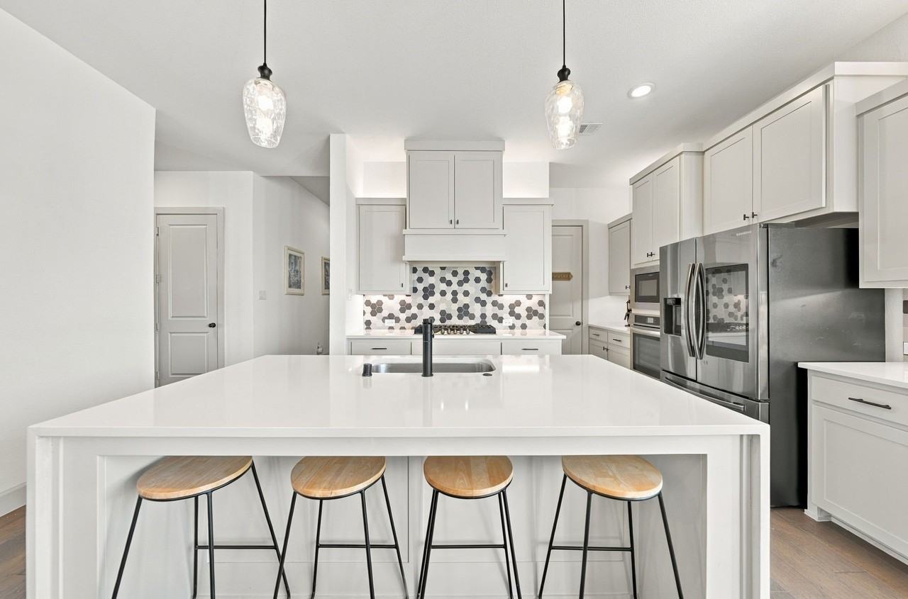 1221 Raftel Rd - Photo 7 of 33