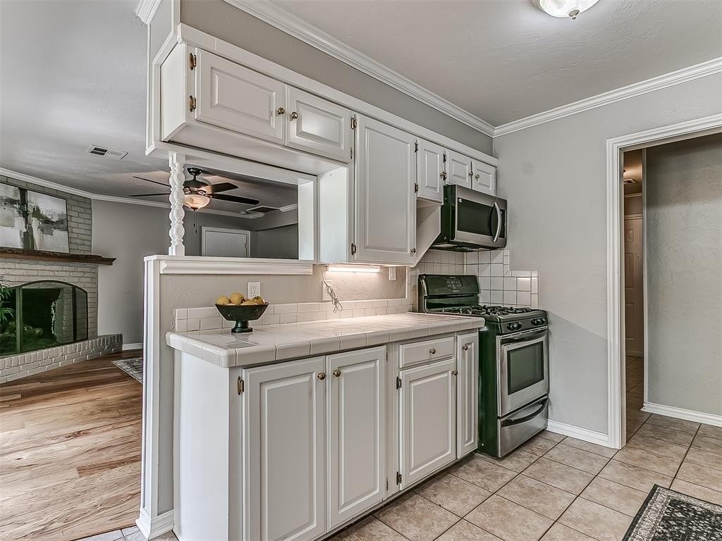 9917 Village Dr - Photo 5 of 37