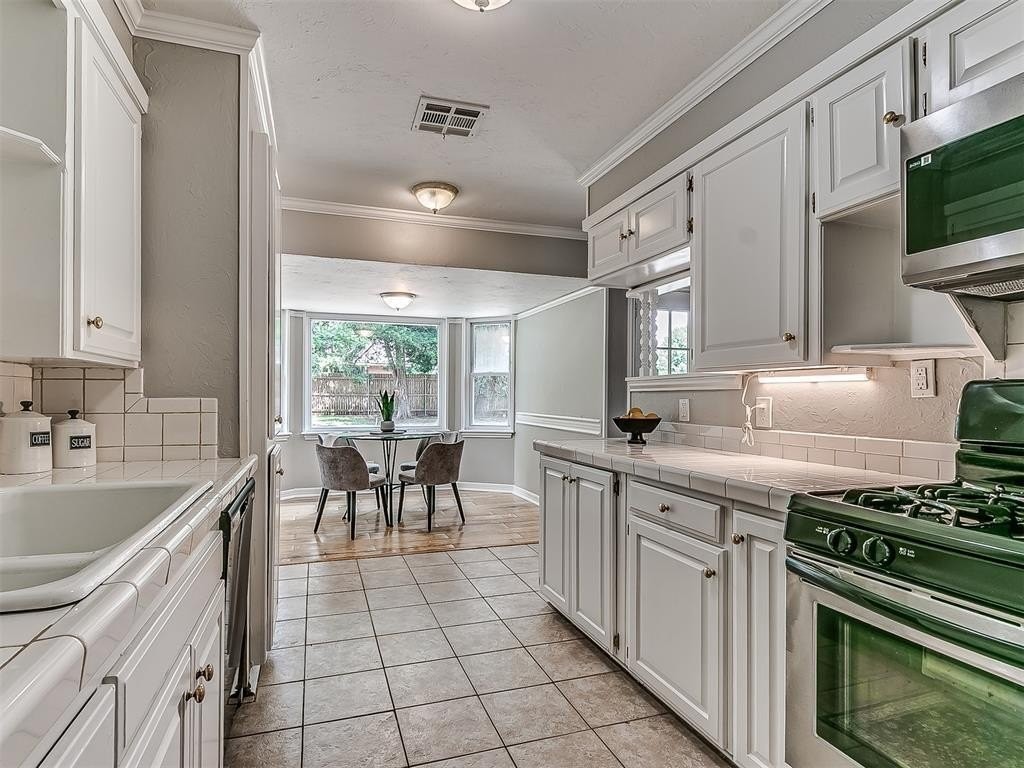 9917 Village Dr - Photo 6 of 37