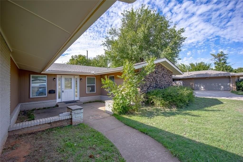6813 N Barr Ave - Photo 4 of 24