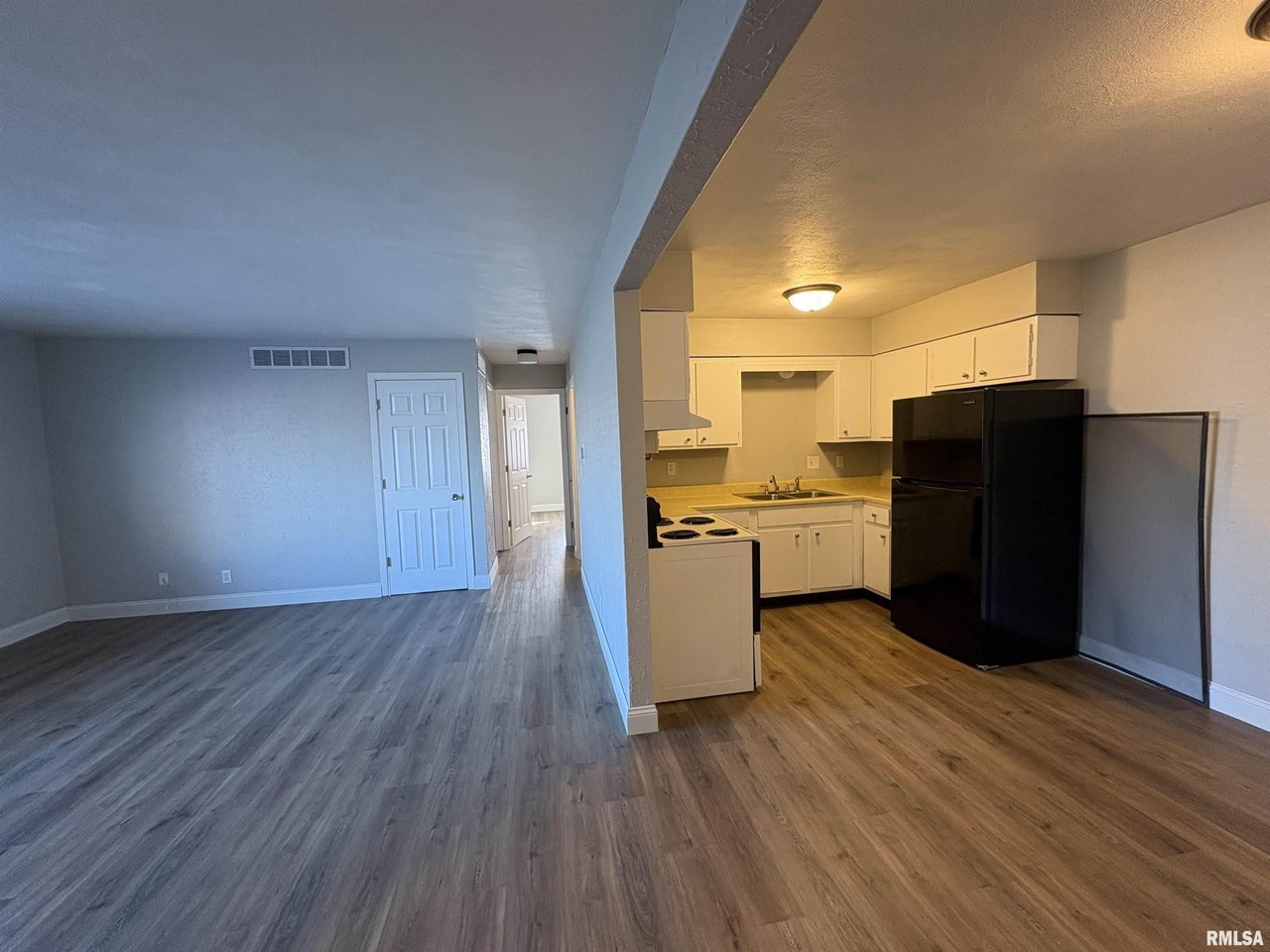 1107 Koch St #3 - Photo 6 of 15