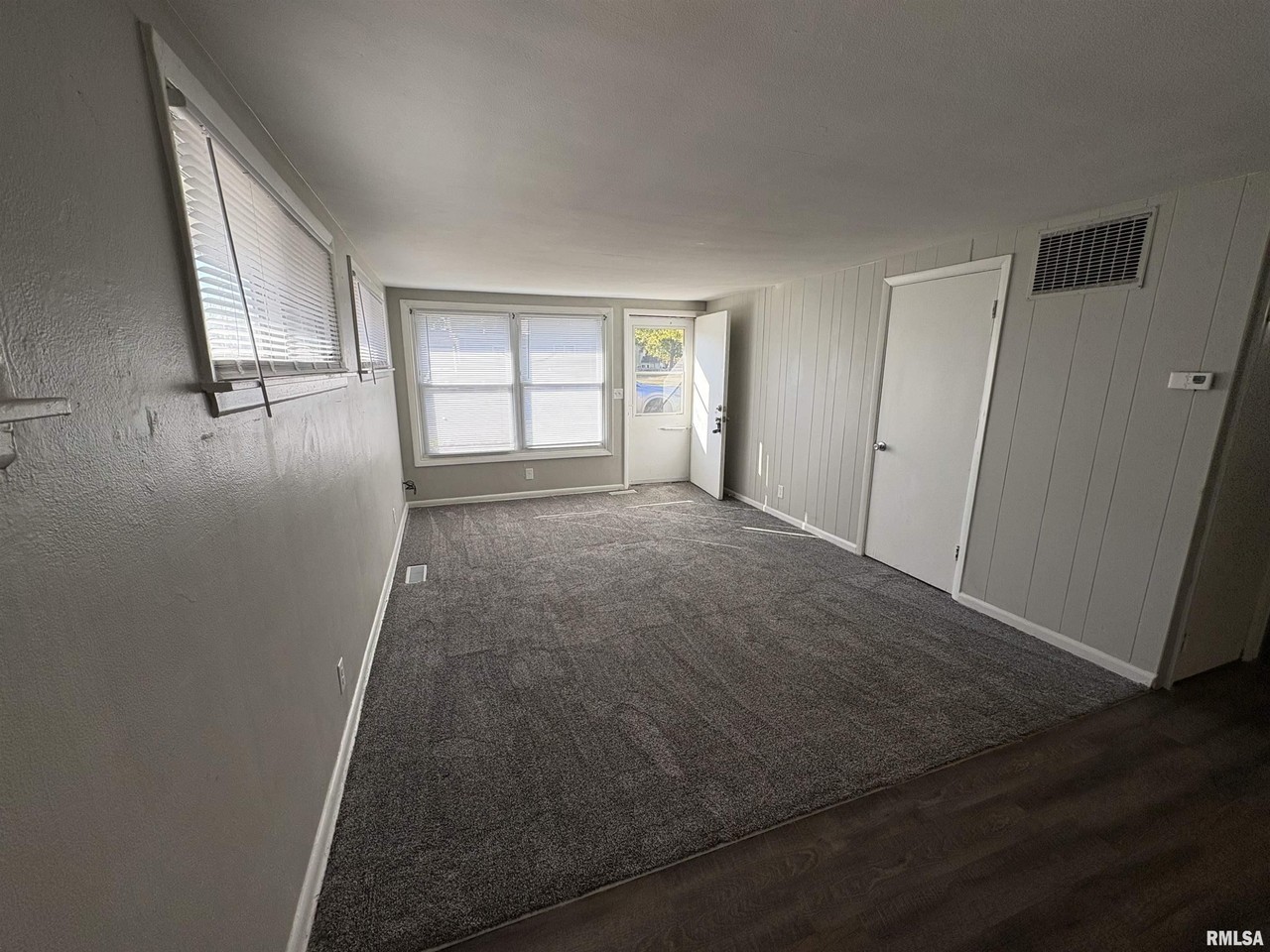 301 Amanda St #B - Photo 2 of 11