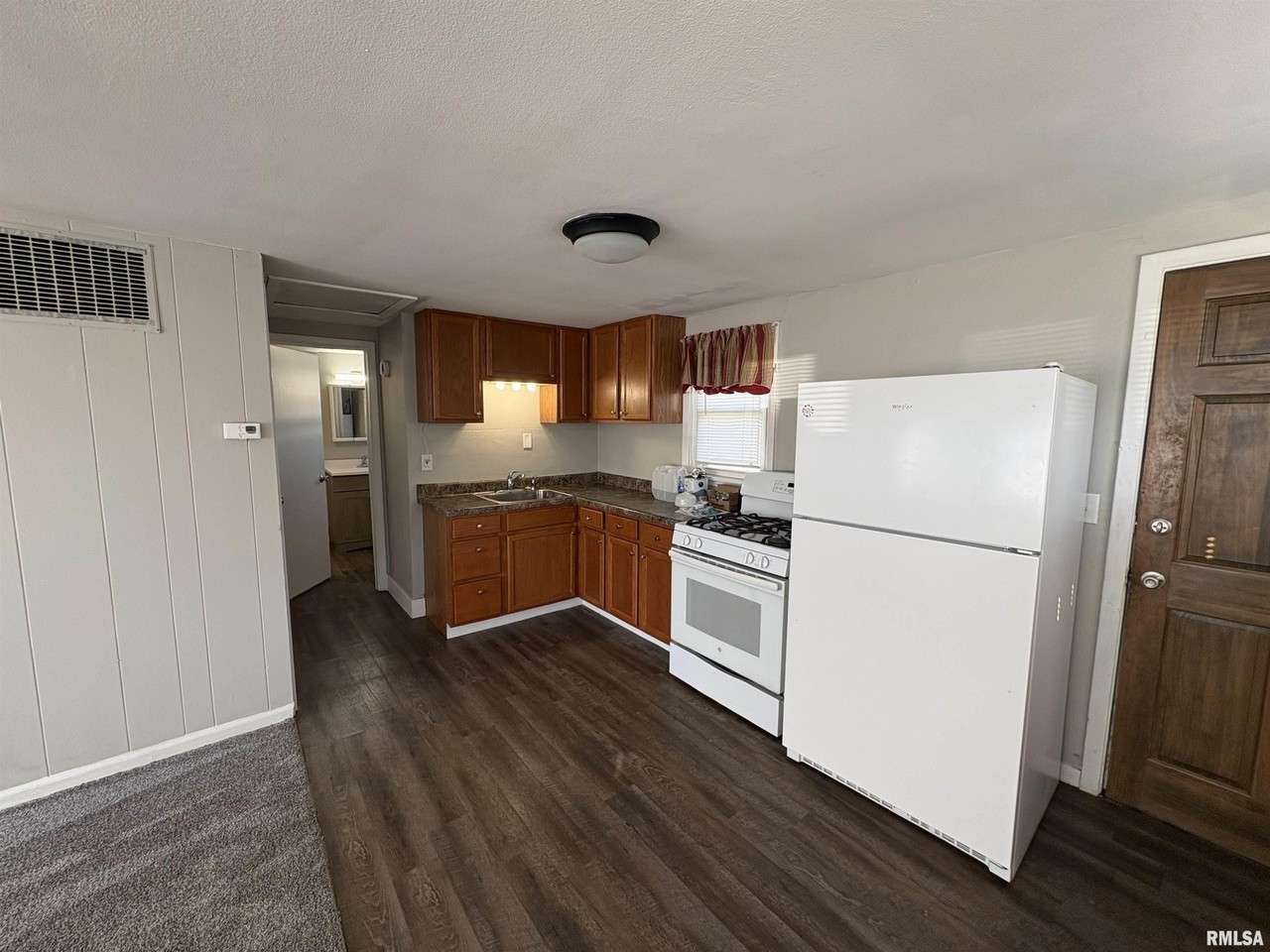 301 Amanda St #B - Photo 4 of 11