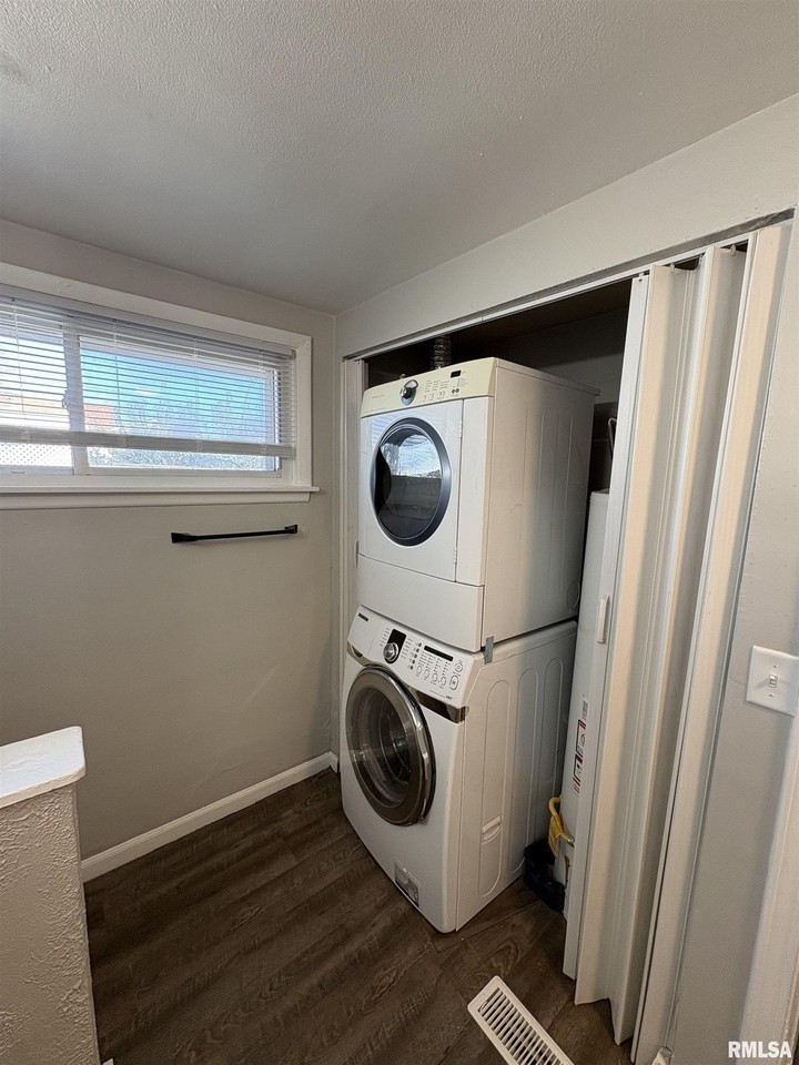 301 Amanda St #B - Photo 6 of 11