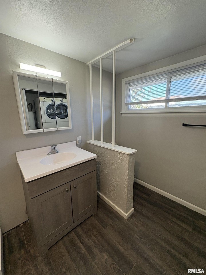 301 Amanda St #B - Photo 7 of 11