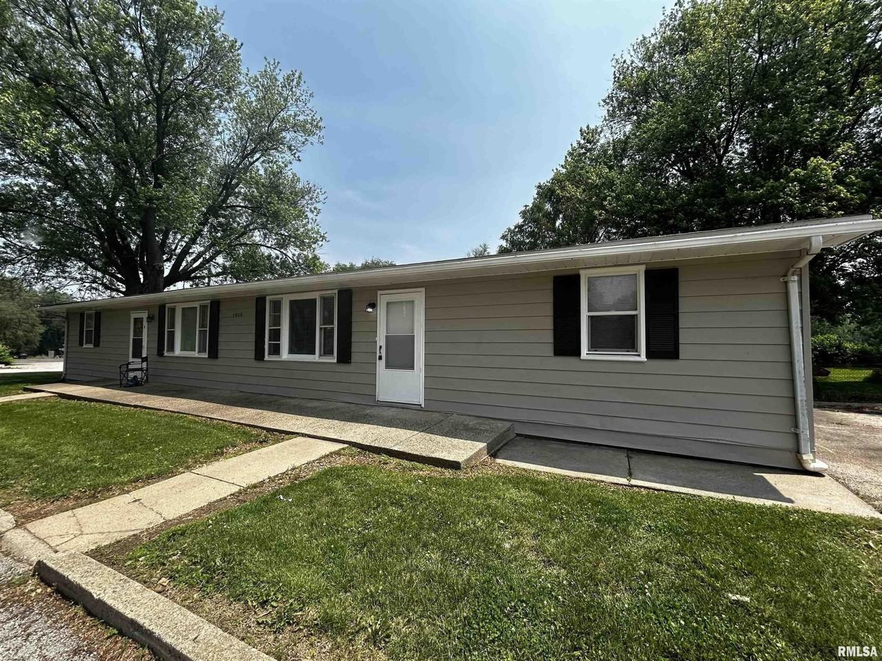 5806 W Farmington Rd #B - Photo 2 of 12