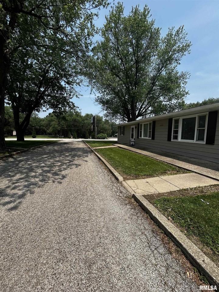 5806 W Farmington Rd #B - Photo 3 of 12