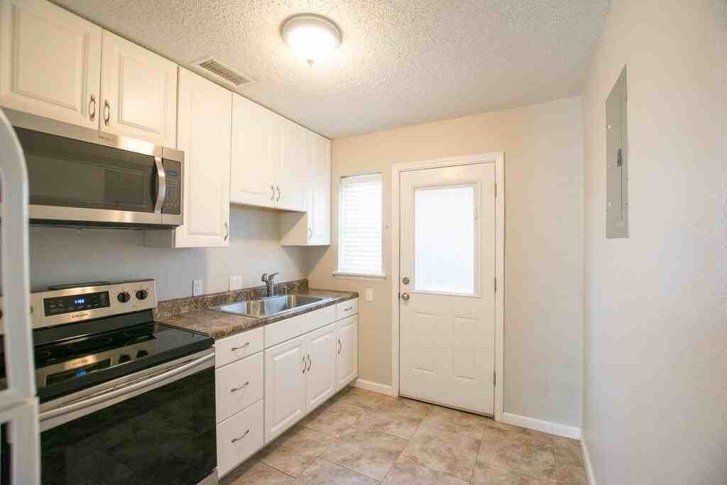 3122 W Kansas Ave Apt A #A - Photo 4 of 10