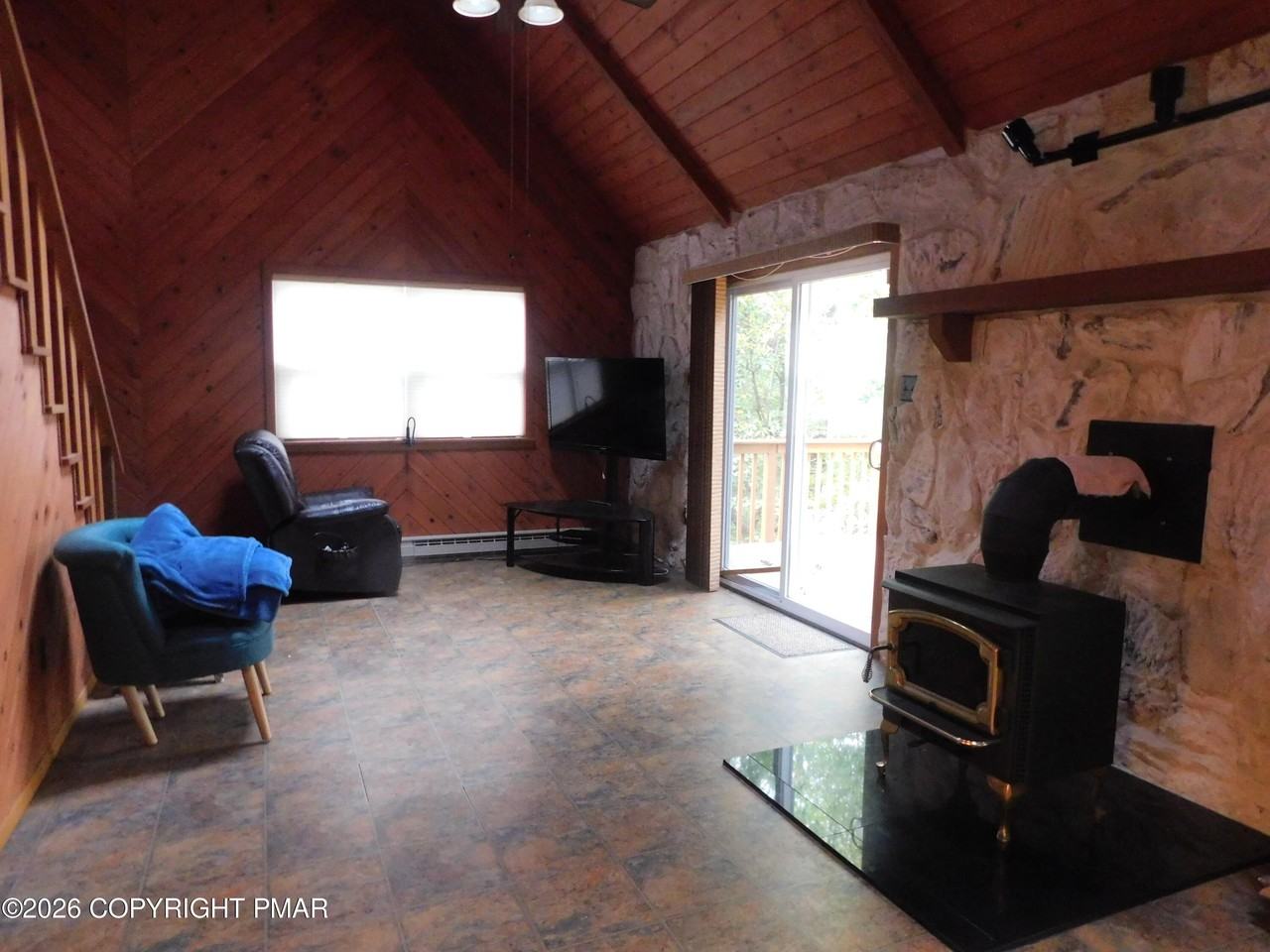 241 Regent St - Photo 2 of 15