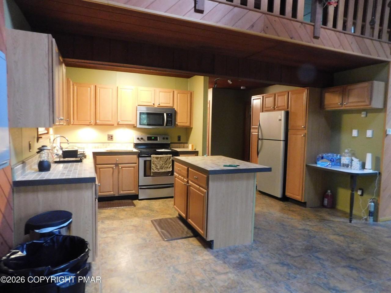 241 Regent St - Photo 4 of 15