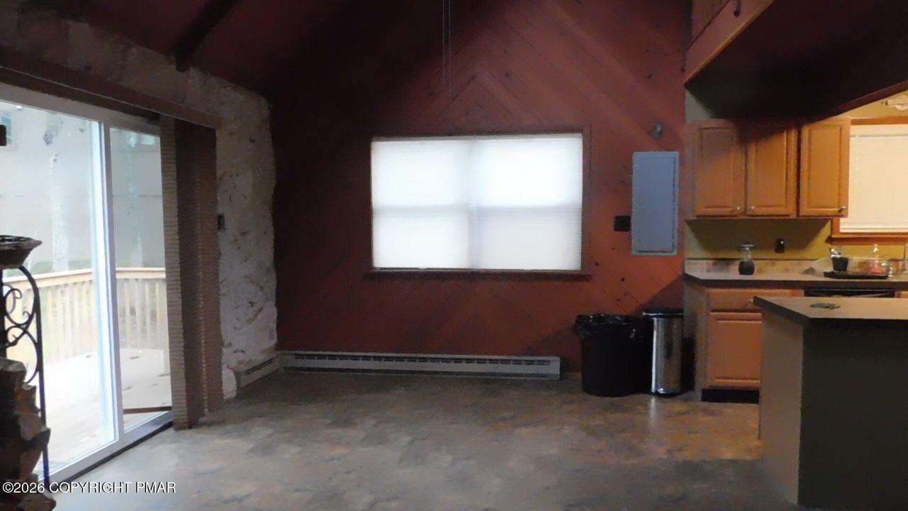 241 Regent St - Photo 5 of 15