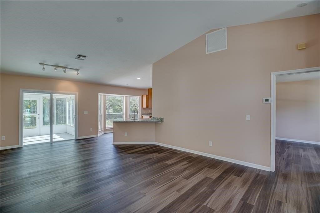 8416 95th Ct - Photo 3 of 24