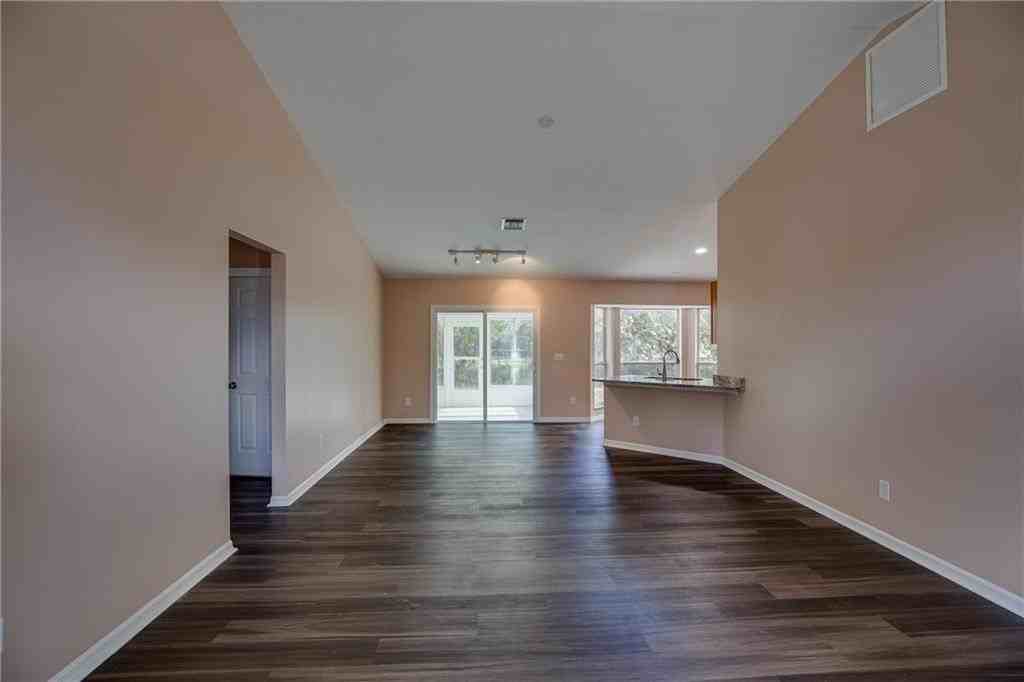 8416 95th Ct - Photo 4 of 24