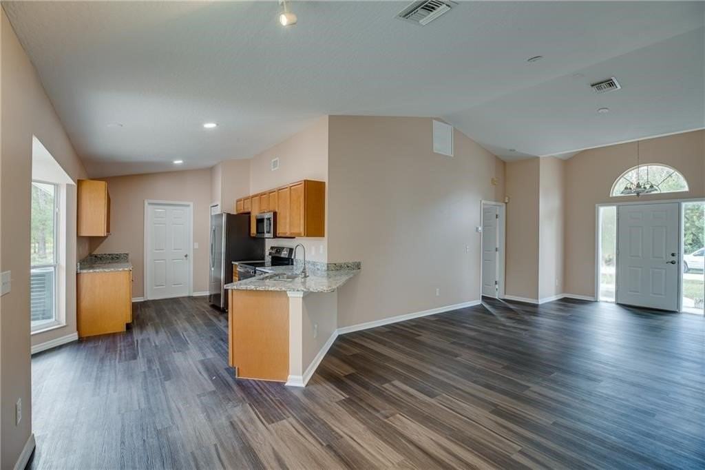 8416 95th Ct - Photo 5 of 24